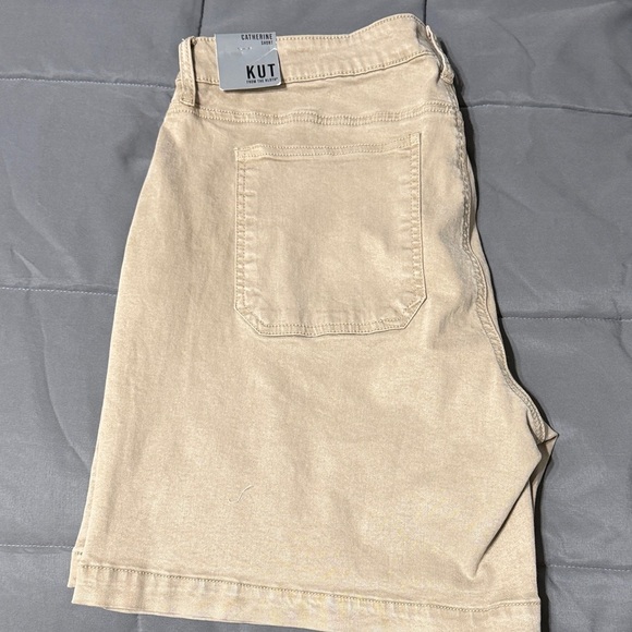 Kut from the Kloth Pants - KUT from the Kloth Catherine shorts. Size 18